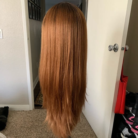 Lace front wig with melted hairline - Picture 4 of 10